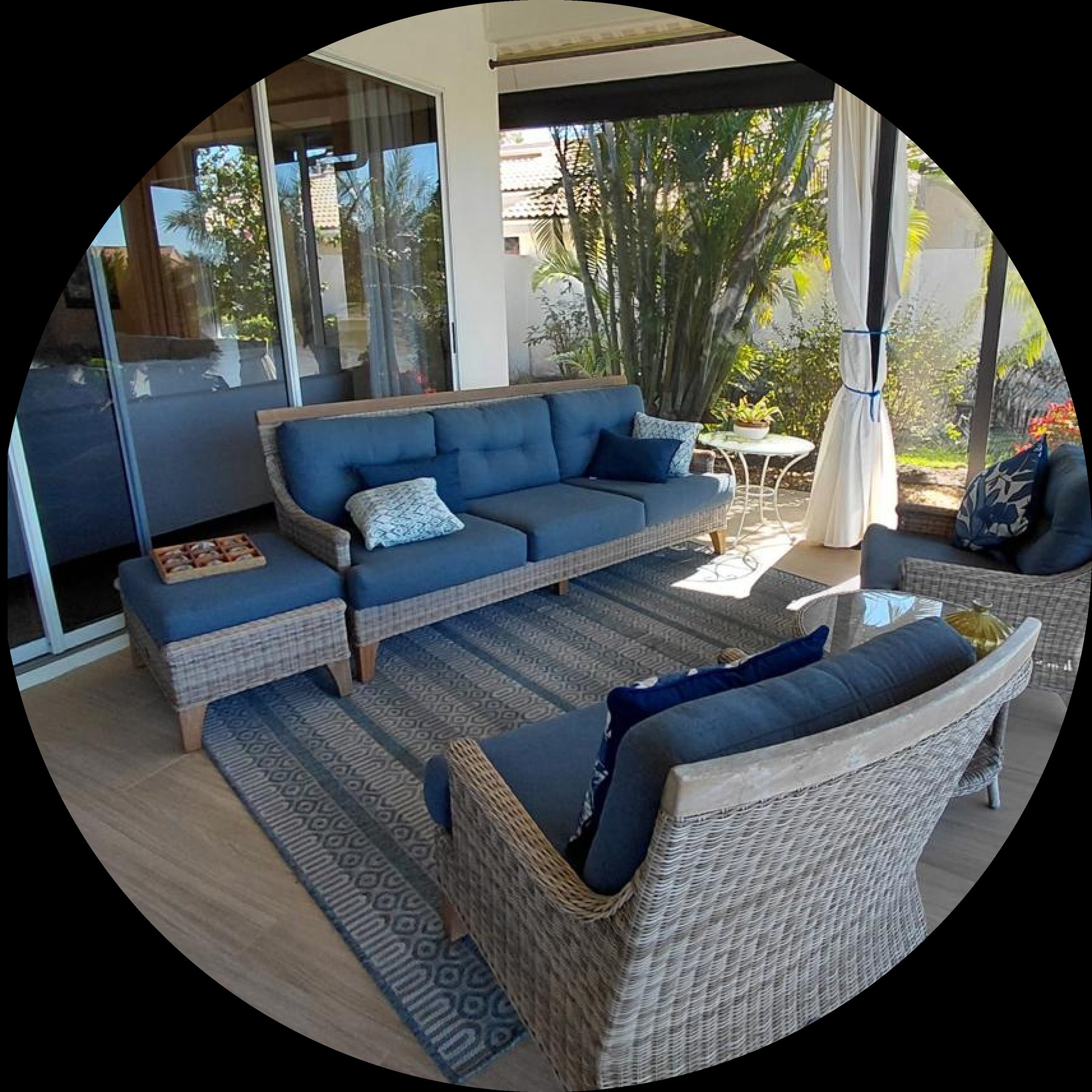Screened lanai ready for guests